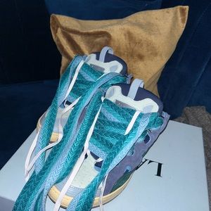 I’m selling Lanvin shoes , worn once . In good condition.